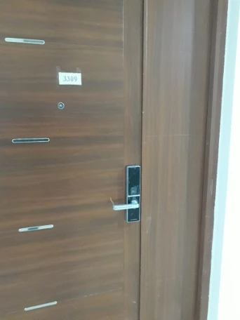 Khóa vân tay cho cửa đại sảnh biệt thự cao cấp