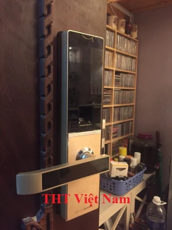 Khóa vân tay cho cửa đại sảnh biệt thự cao cấp