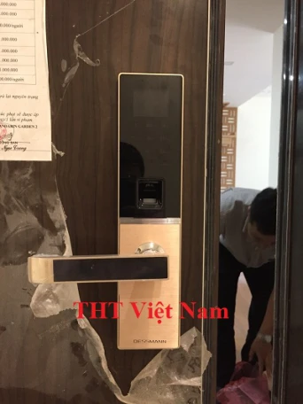 Khóa vân tay cho cửa đại sảnh biệt thự cao cấp