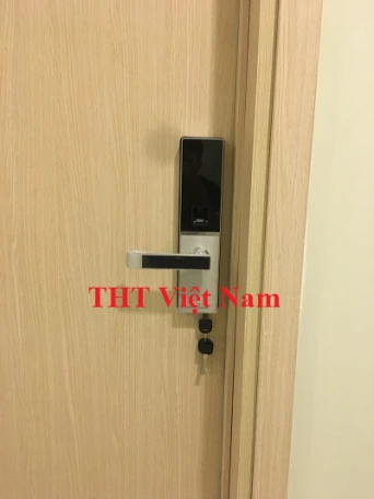 Khóa vân tay cho cửa đại sảnh biệt thự cao cấp