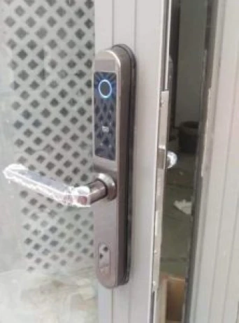 Lắp đặt khóa vân tay cửa nhôm xingfa, cửa nhựa tại Nha Trang