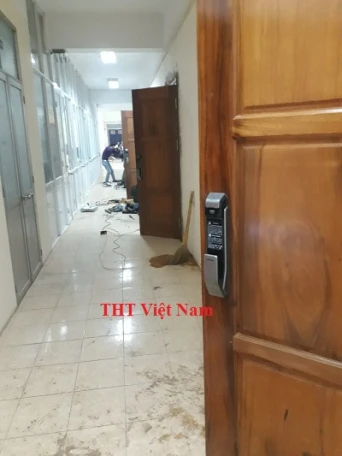 Lắp đặt khóa vân tay Trường ĐH Khoa học công nghệ - ĐHQG