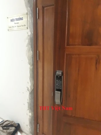 Lắp đặt khóa vân tay Trường ĐH Khoa học công nghệ - ĐHQG