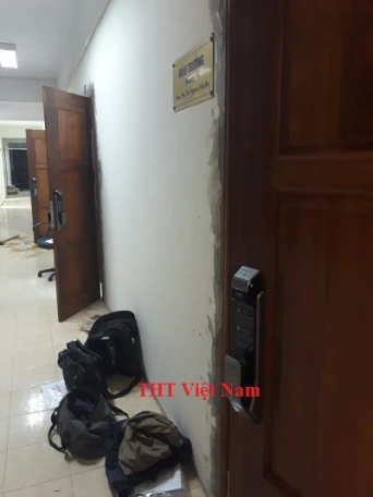 Lắp đặt khóa vân tay Trường ĐH Khoa học công nghệ - ĐHQG