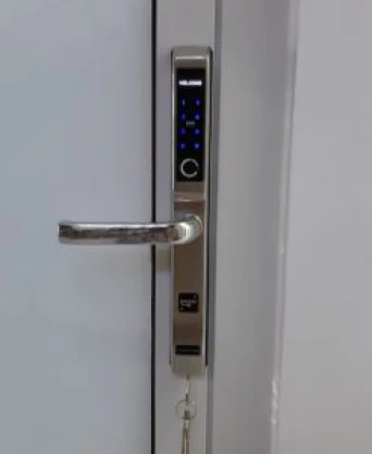 lắp khóa cửa vân tay cho cửa nhôm
