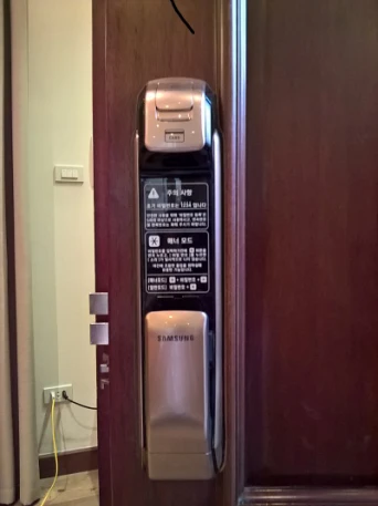 Lắp khóa - KĐT Vinhome Riverside, Long Biên, Hà Nội