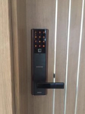 Nên dùng khóa cửa vân tay của hãng nào tốt nhất?