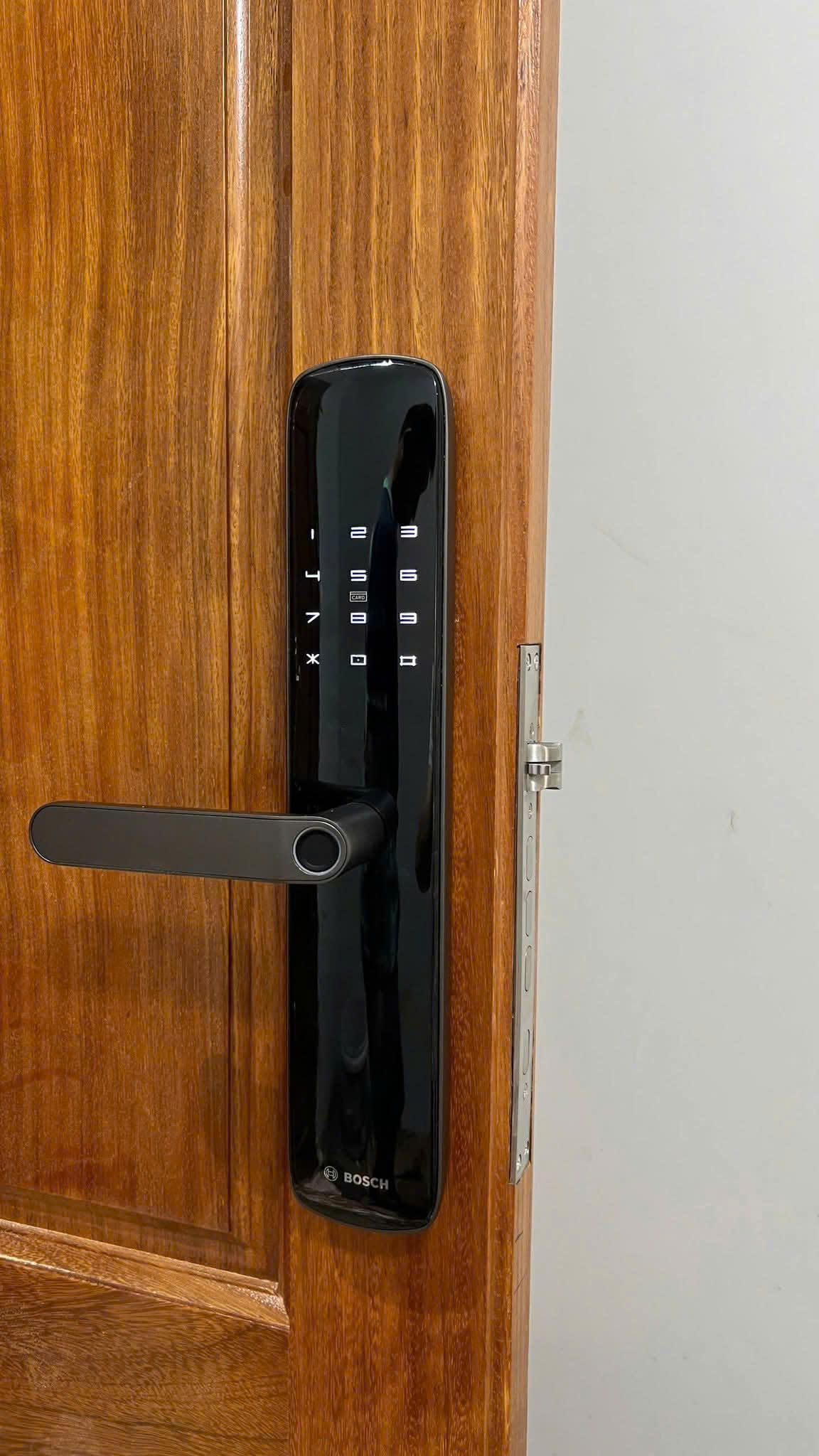 Khoa van tay Bosch ID60C-3.jpg